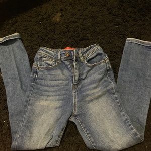 light washed skinny jeans